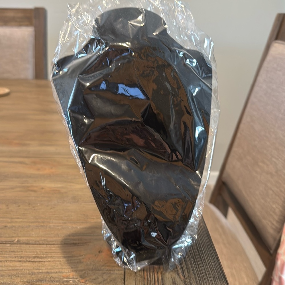 Black Velvet Necklace Holder Stand, new
Still in enclosed wrapping 
Never used